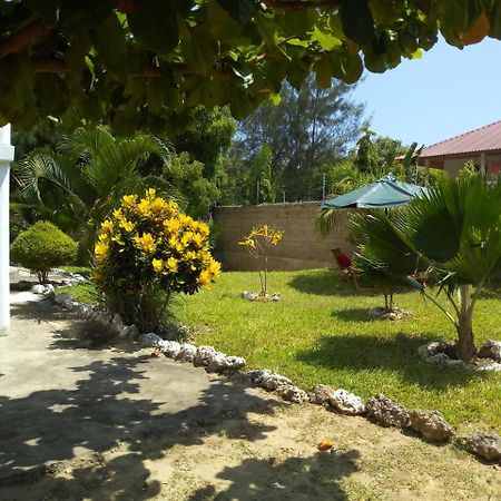 Sea Breeze Villas Kenya Diani Beach Exterior photo